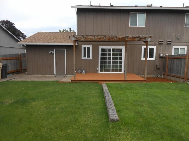 Building Photo - 386 30th Ave SE