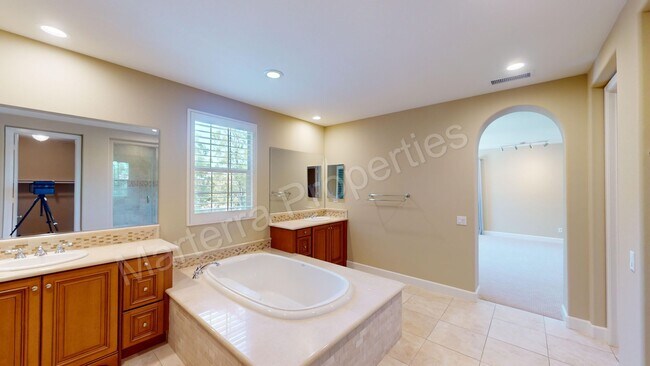 Building Photo - Beautiful Home in Portola Springs