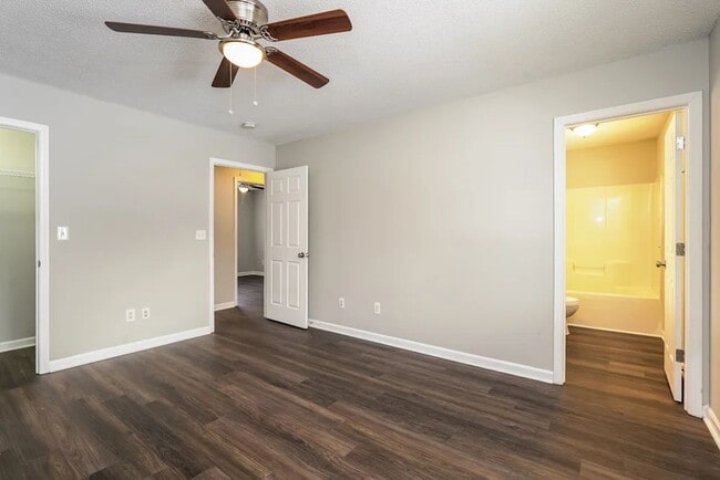 Building Photo - 2693 Stratford Lake Ct