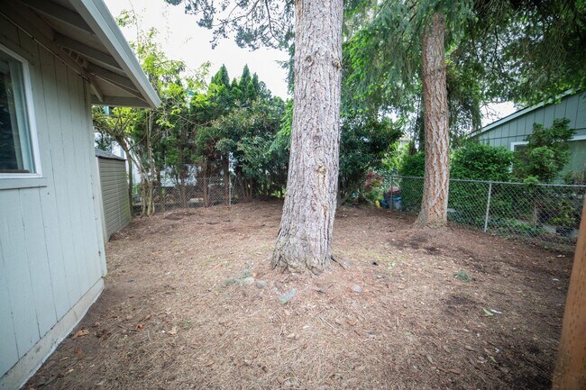 Building Photo - IKEMB02