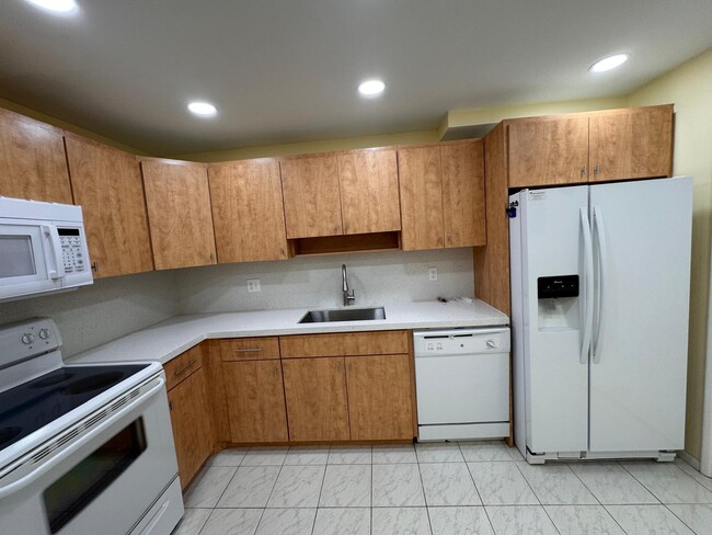 Building Photo - 901 Cypress Terrace