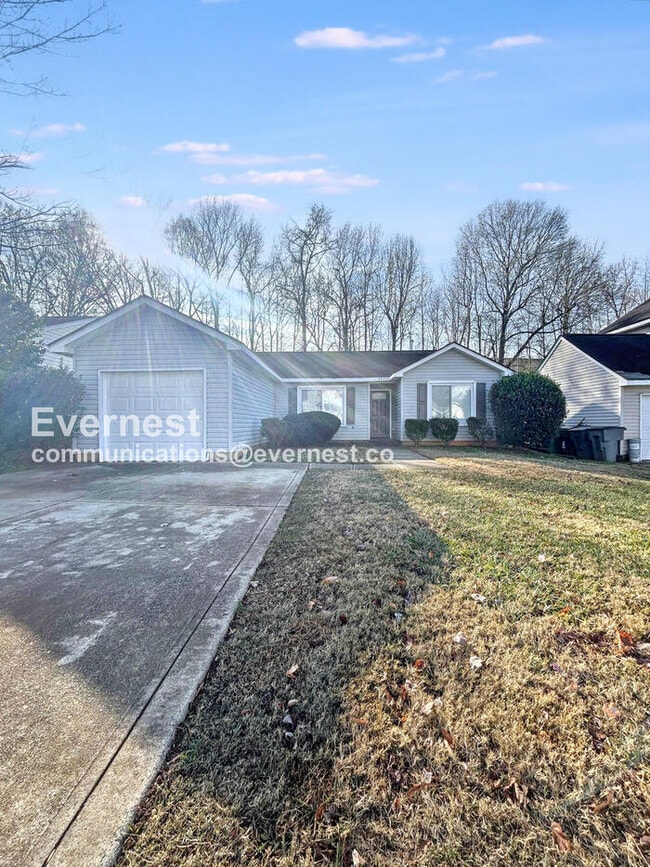 Building Photo - Limited Time Special Offer / 3 Bed, 2 Bath Home with Attached Garage and Hookups