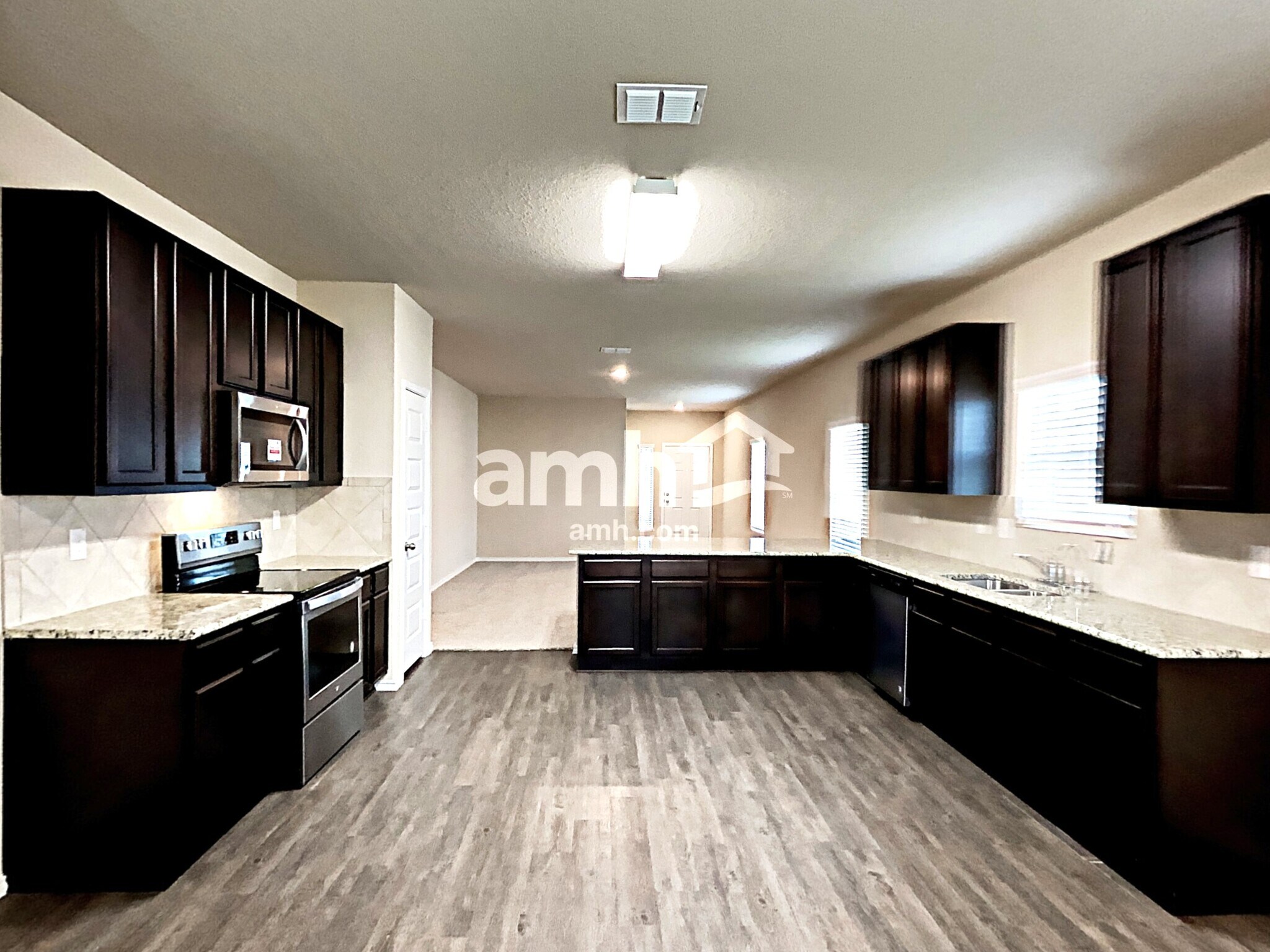 Building Photo - 747 Red Barn Bnd