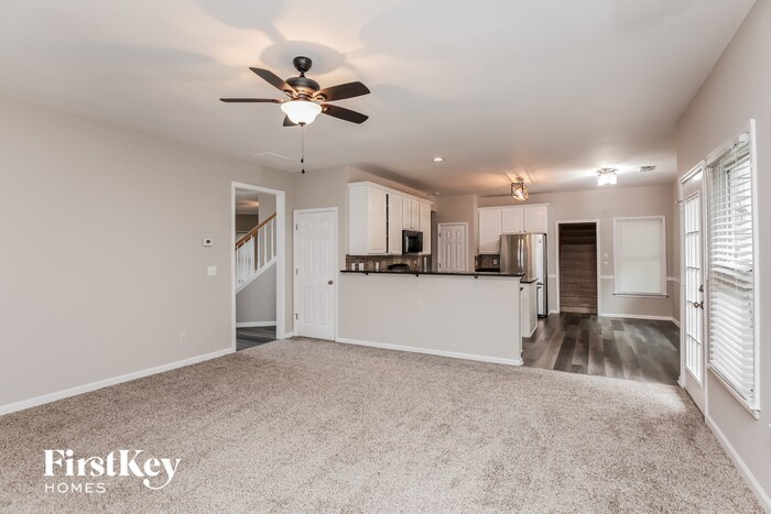 Building Photo - 3215 Maple Terrace Dr