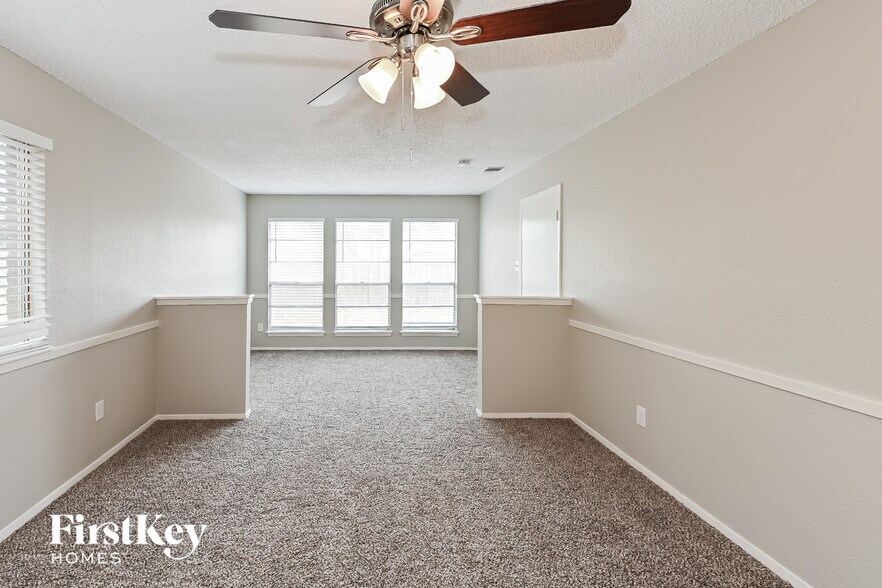 Building Photo - 8222 Streamside Dr