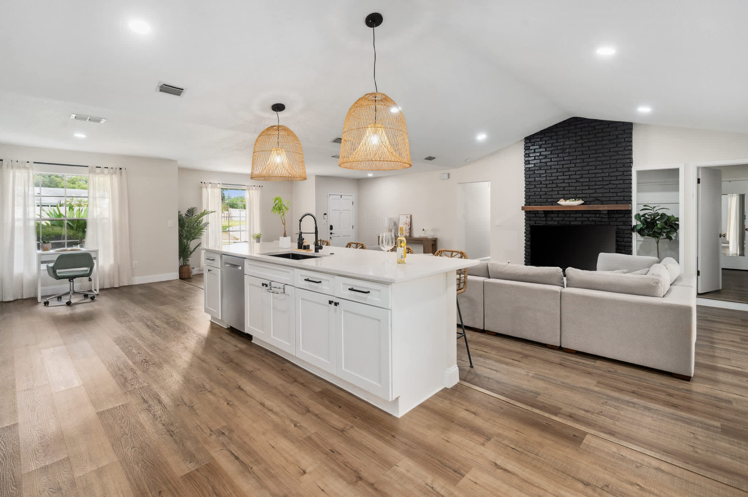 Building Photo - 4520 Lake Gem Cir