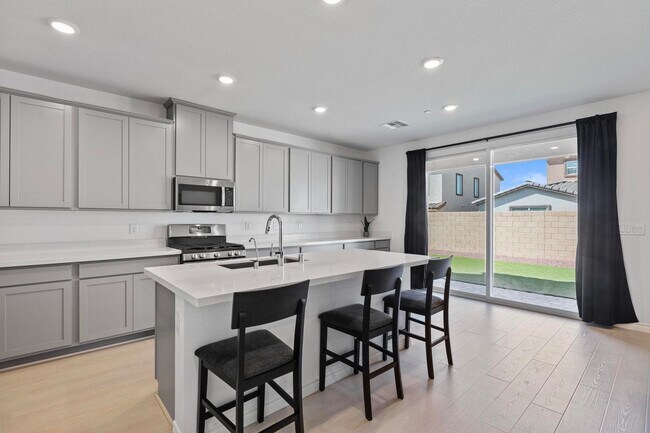 Building Photo - Desirable Inspirada Next-Gen Home! 4 Bedro...