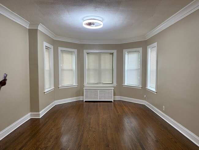 Building Photo - 10240 S Eberhart Ave
