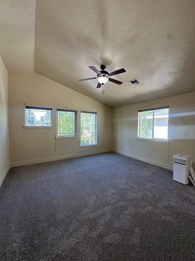 Building Photo - Charming 3 Bedroom home near Old Mill!