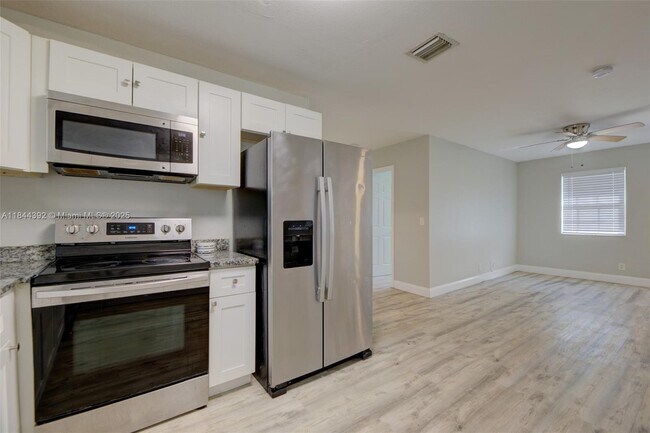 Building Photo - 1224 NE 2nd Ave