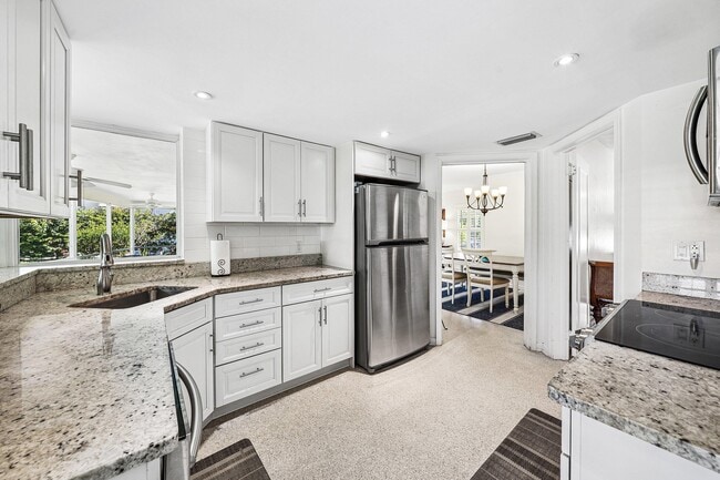 Building Photo - 5550 Osprey Dr