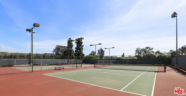 Building Photo - 4900 Overland Ave