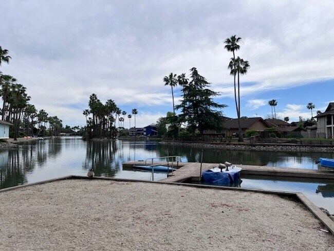 Building Photo - Lakeside living on Greenhaven, Sparkling Pool and covered parking