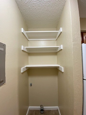 Building Photo - 2 story 1 bed 1.5 bath towhome