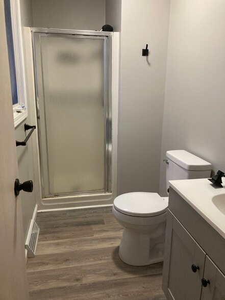 Building Photo - 6 Coolview Ln