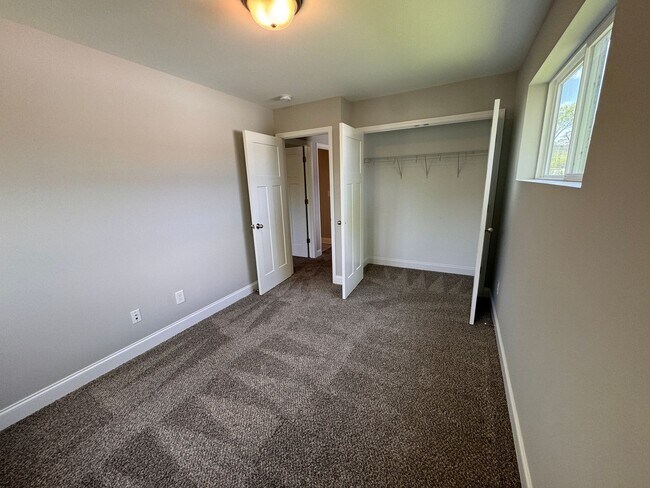 Building Photo - Half off First Full Month's Rent: 3 Bedroom, 2.5 bath townhome in the heart of Columbia!
