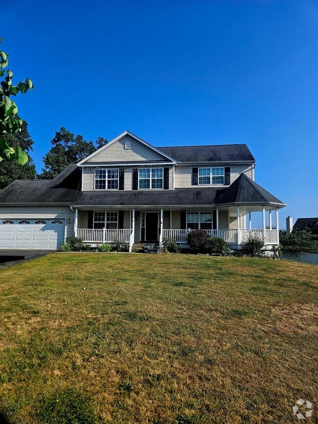 Building Photo - 5 Bridle Ct