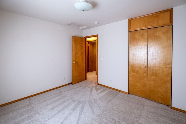 Building Photo - Home in Post Falls!