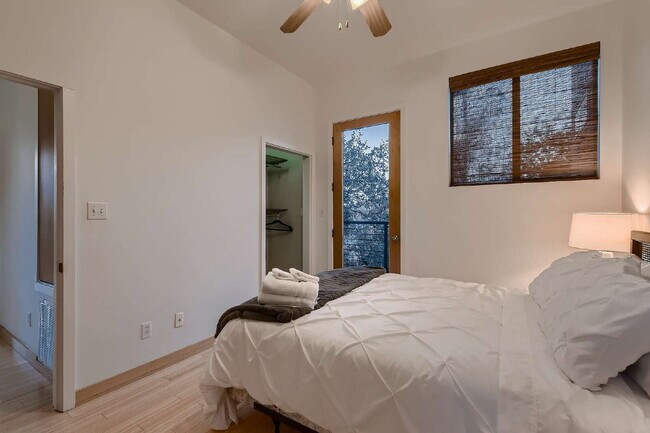 Building Photo - 2612 Carnarvon Ln