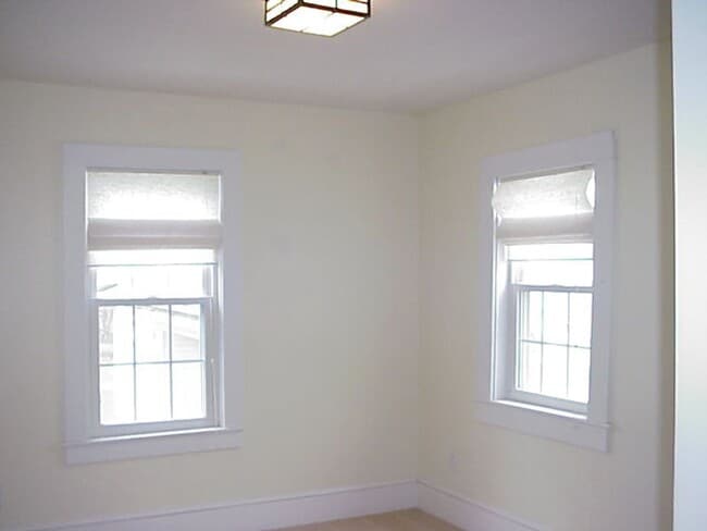 Building Photo - Scenic view home