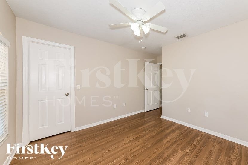 Building Photo - 5065 Hansard Ave