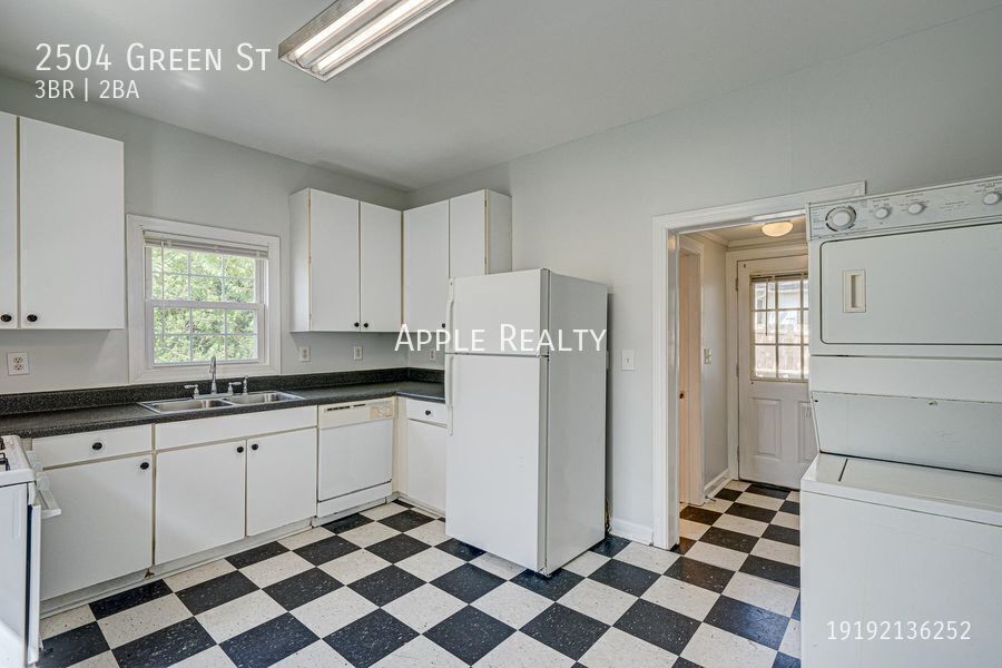 Building Photo - 2504 Green St