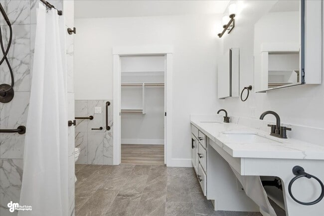 Building Photo - Fully ADA Accessible Home!