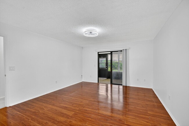 Building Photo - 270 Beaver Dam Ct