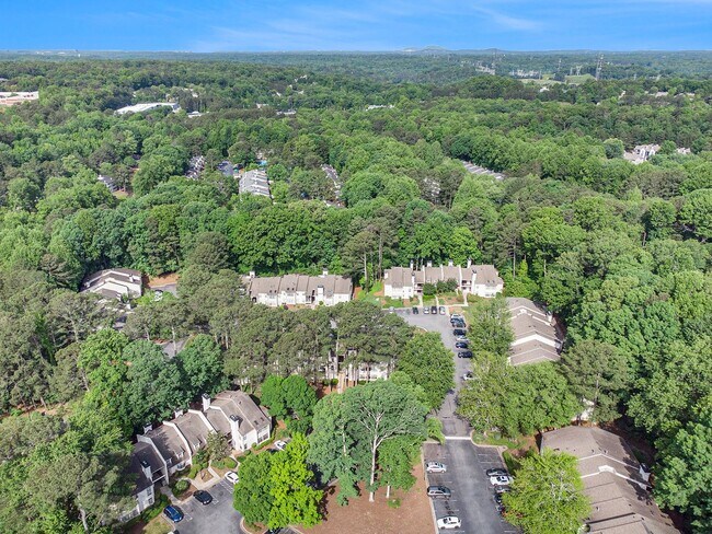 Building Photo - Sunlit 2BD/2BA with Fireplace in Peaceful ...