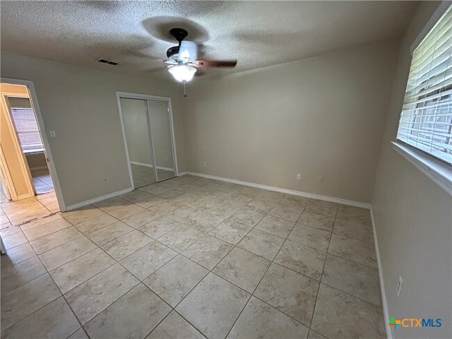 Building Photo - 1411 Opal Rd