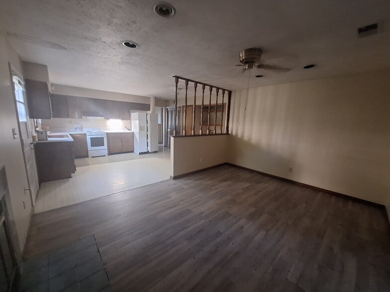 Building Photo - 6817 Holly Lake Dr