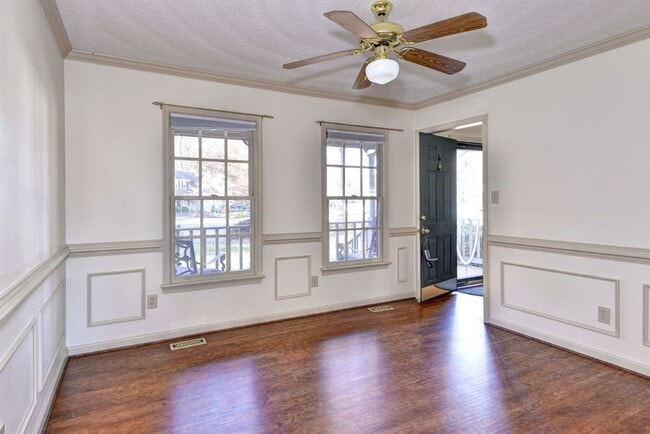 Building Photo - 411 Willards Way