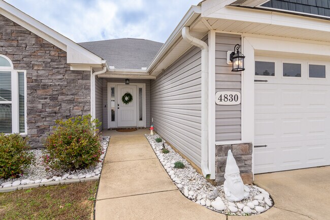 Building Photo - 4830 Fairmont Dr