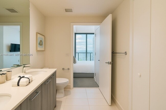 Building Photo - 501 NE 31st St