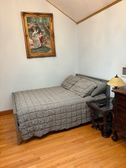 Building Photo - 9 Surrey Rd