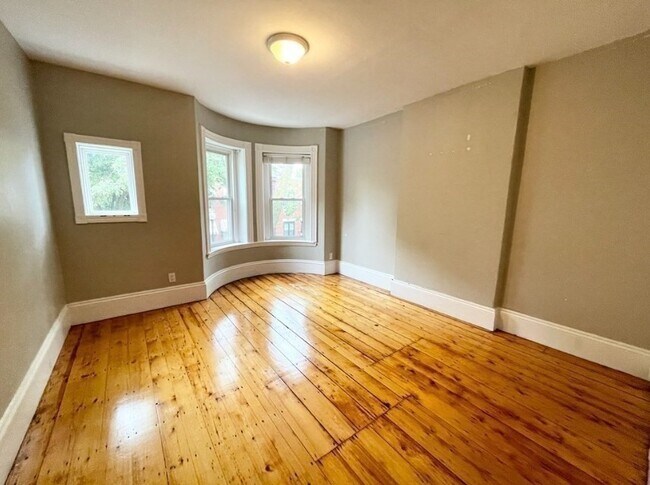 Building Photo - 51 Greenwich St