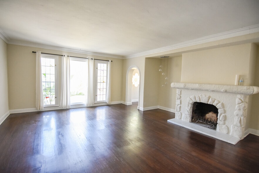 Livingroom - 1242 Stearns Dr