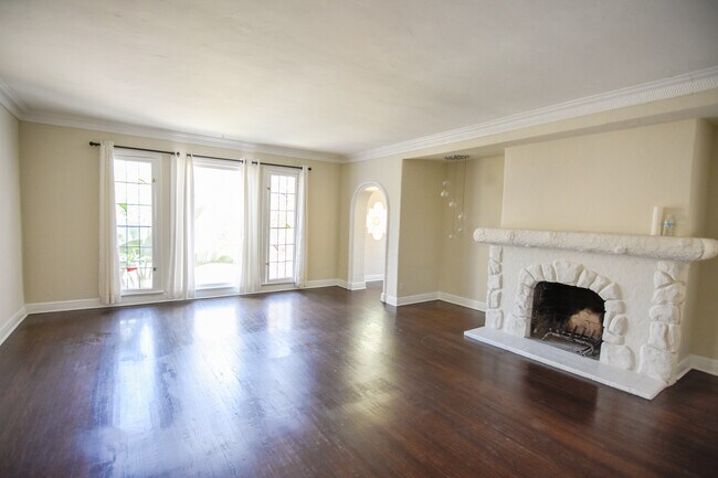 Livingroom - 1242 Stearns Dr