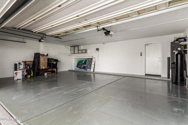 Building Photo - 1825 E Arabian Dr