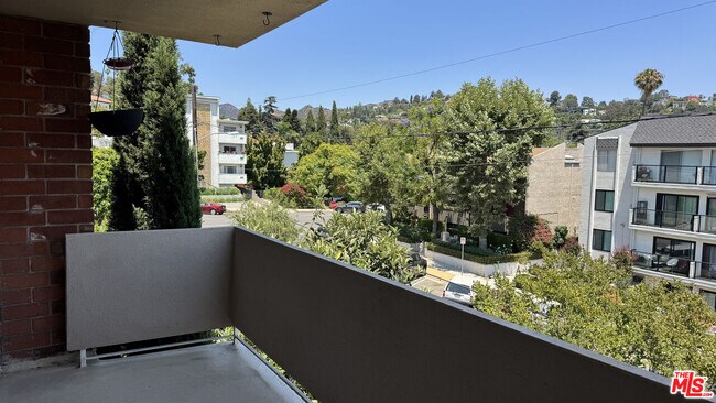 Building Photo - 1955 Tamarind Ave