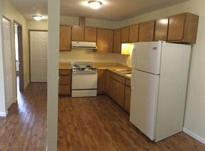 Building Photo - Marshfield Apartments