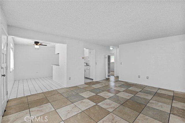 Building Photo - 315 S Mistletoe Ave
