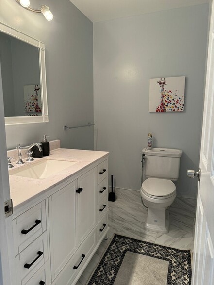 Attached Full Bath to Bedrooom - 6164 Deer Ridge Trl