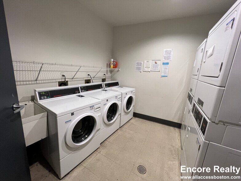 Building Photo - 160 E Berkeley St