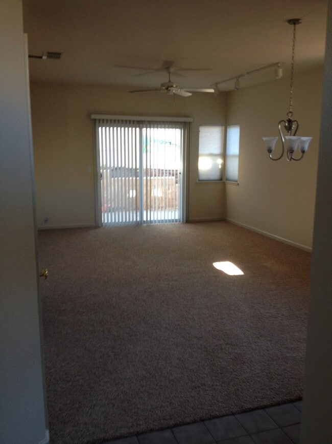 Building Photo - Charming Folsom Cluster Home Community near Oak Ave & East Bidwell