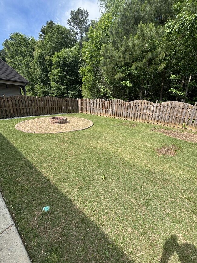 Building Photo - 3 Bed 2 Bath Home In Westover With A 2 Car Garage