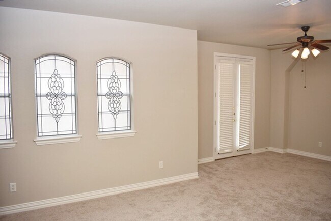 Building Photo - 516 Arcadia Dr