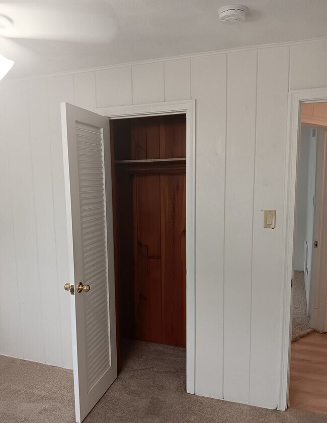Building Photo - Annual 2 Bedroom + Den / 2 Bath Home – Sar...