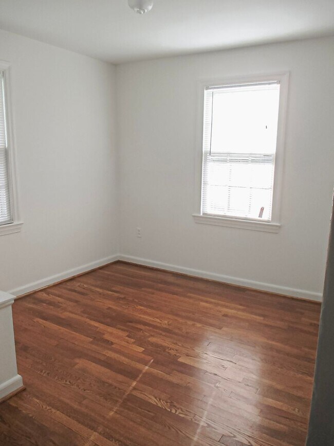 Building Photo - Ideal 3 Bedroom 2 Bath Colonial Just Over ...