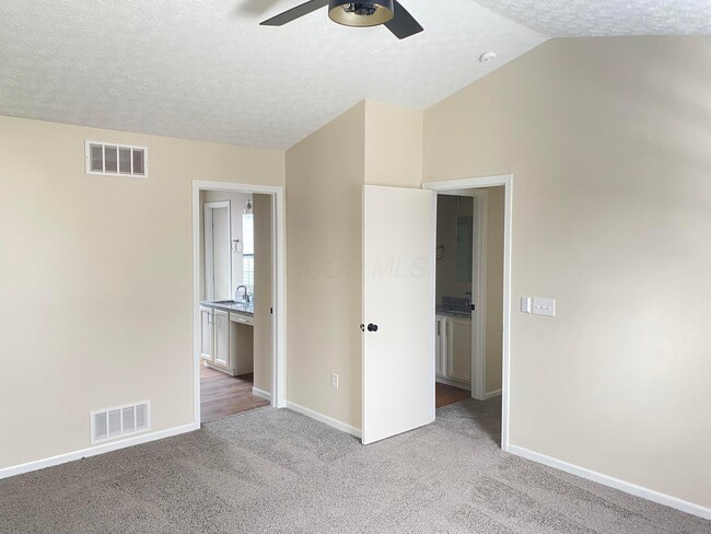 Building Photo - 6089 Pirthshire St